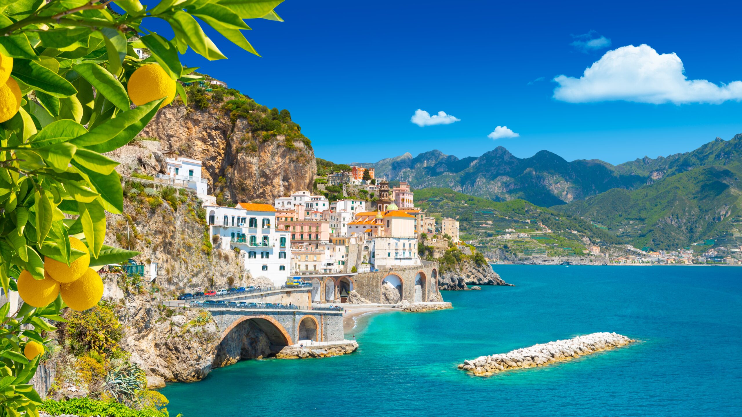 Beautiful,View,Of,Amalfi,On,The,Mediterranean,Coast,With,Lemons