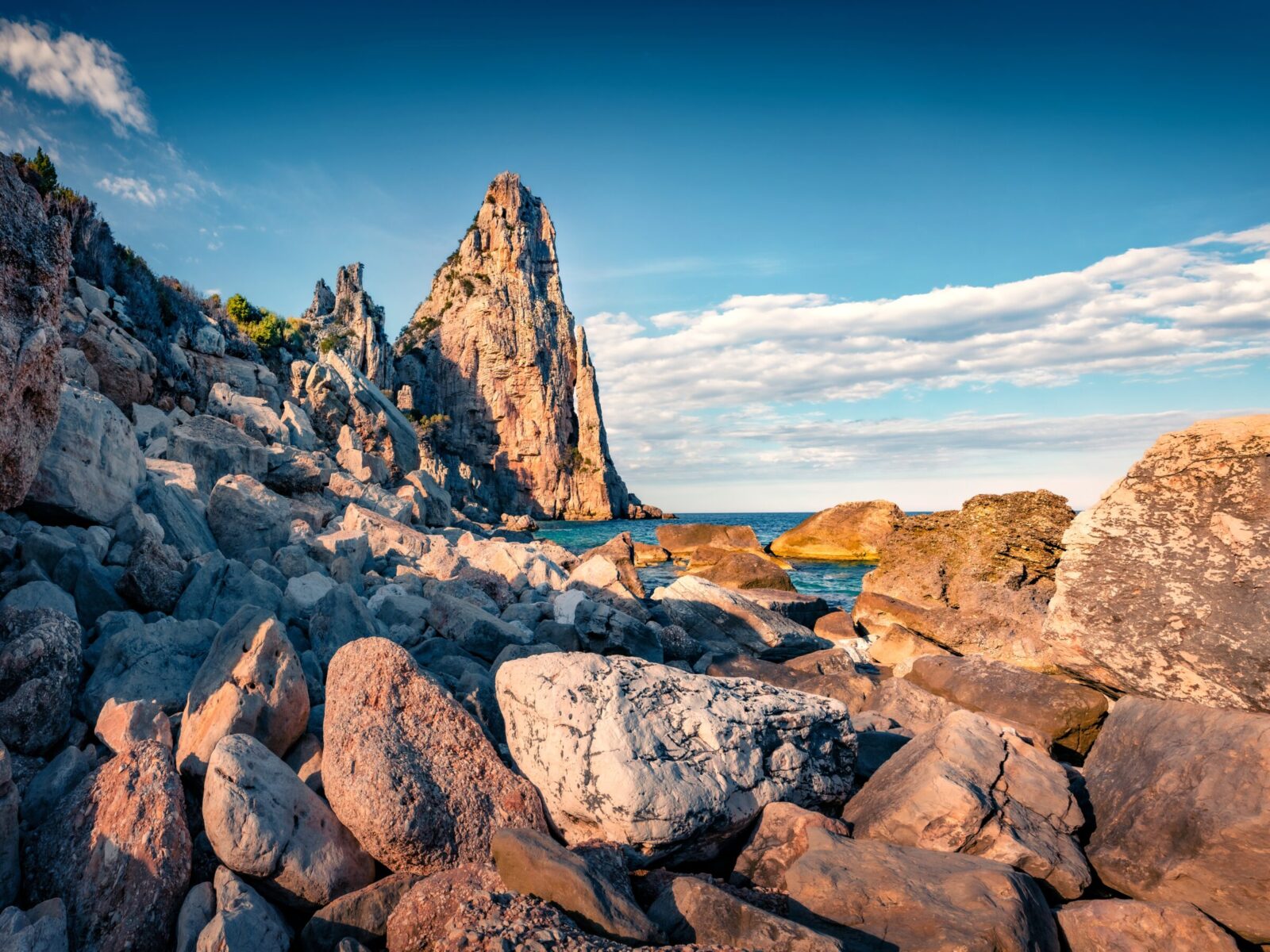 Majestic,Summer,View,Of,Historical,Landmark,-,Pedra,Longa.,Rocky