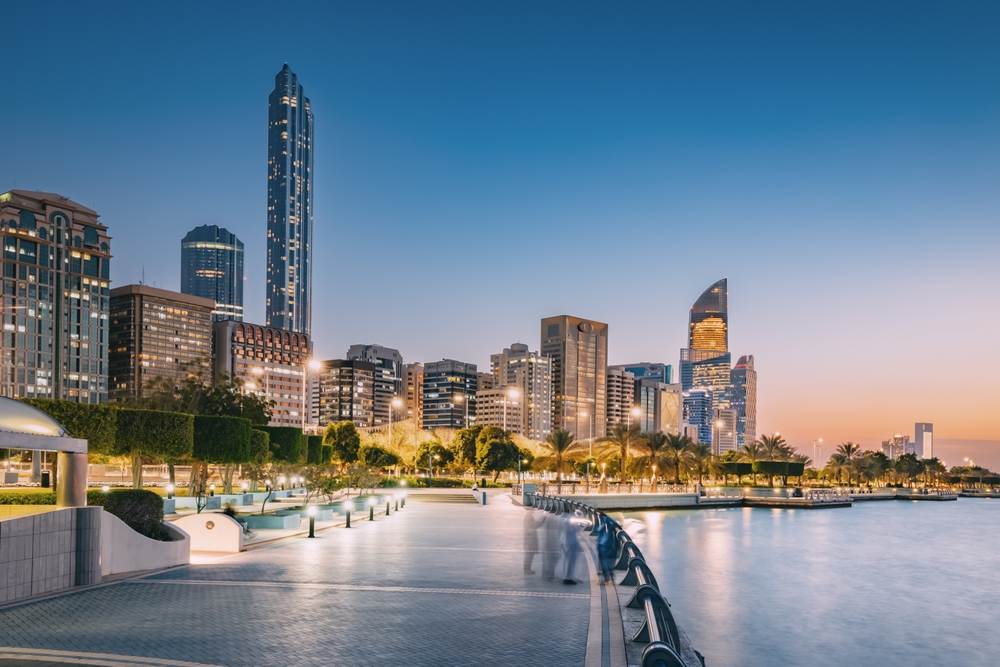 Beauty,Of,Abu,Dhabi’s,Skyline,As,The,Sun,Sets,,With