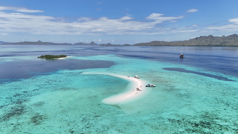 Taka,Makasar:,White,Sand,Island,In,The,Middle,Of,The