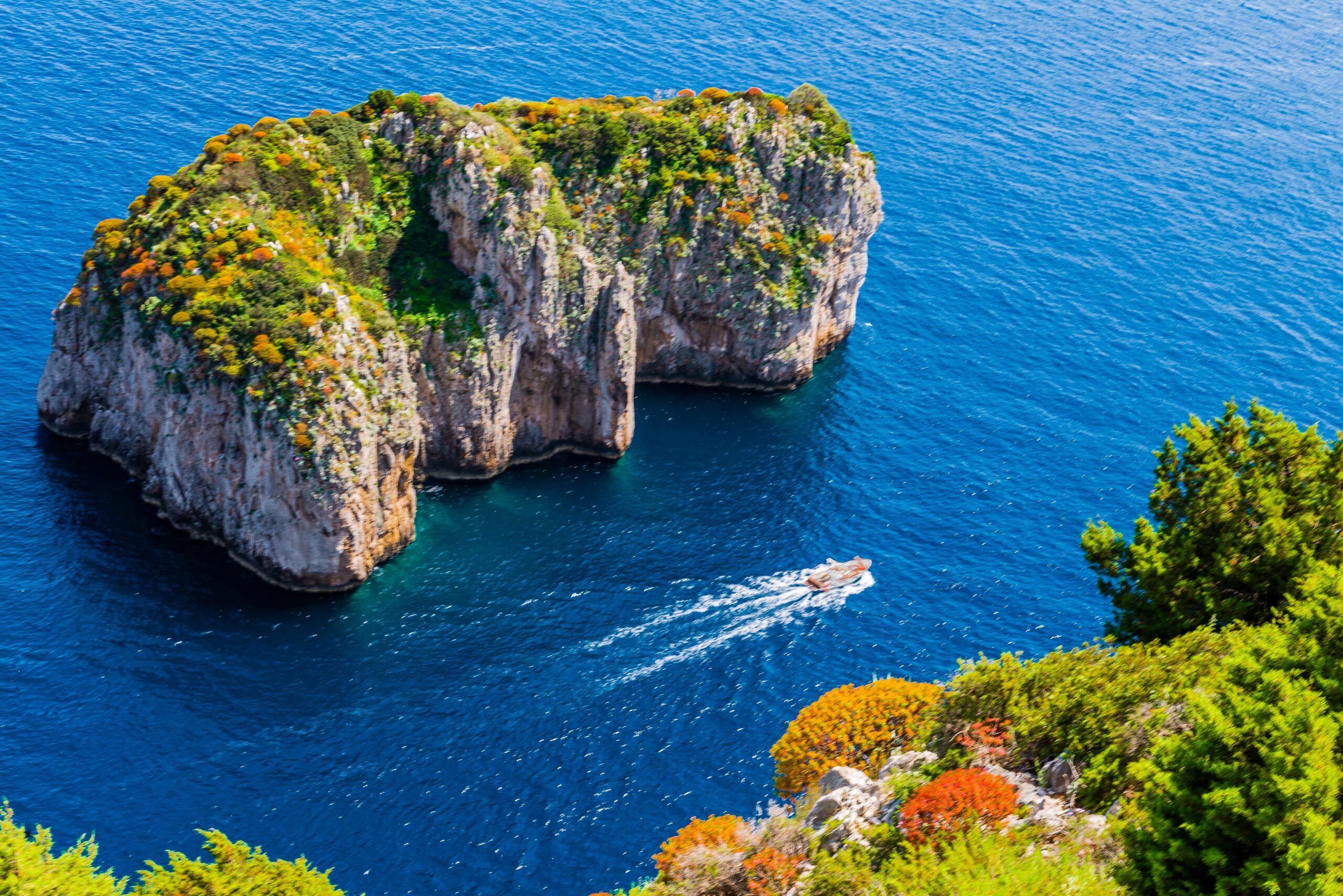 The,Wonderful,Island,Of,Capri,,Amalfi,Coast,,Bay,Of,Naples,