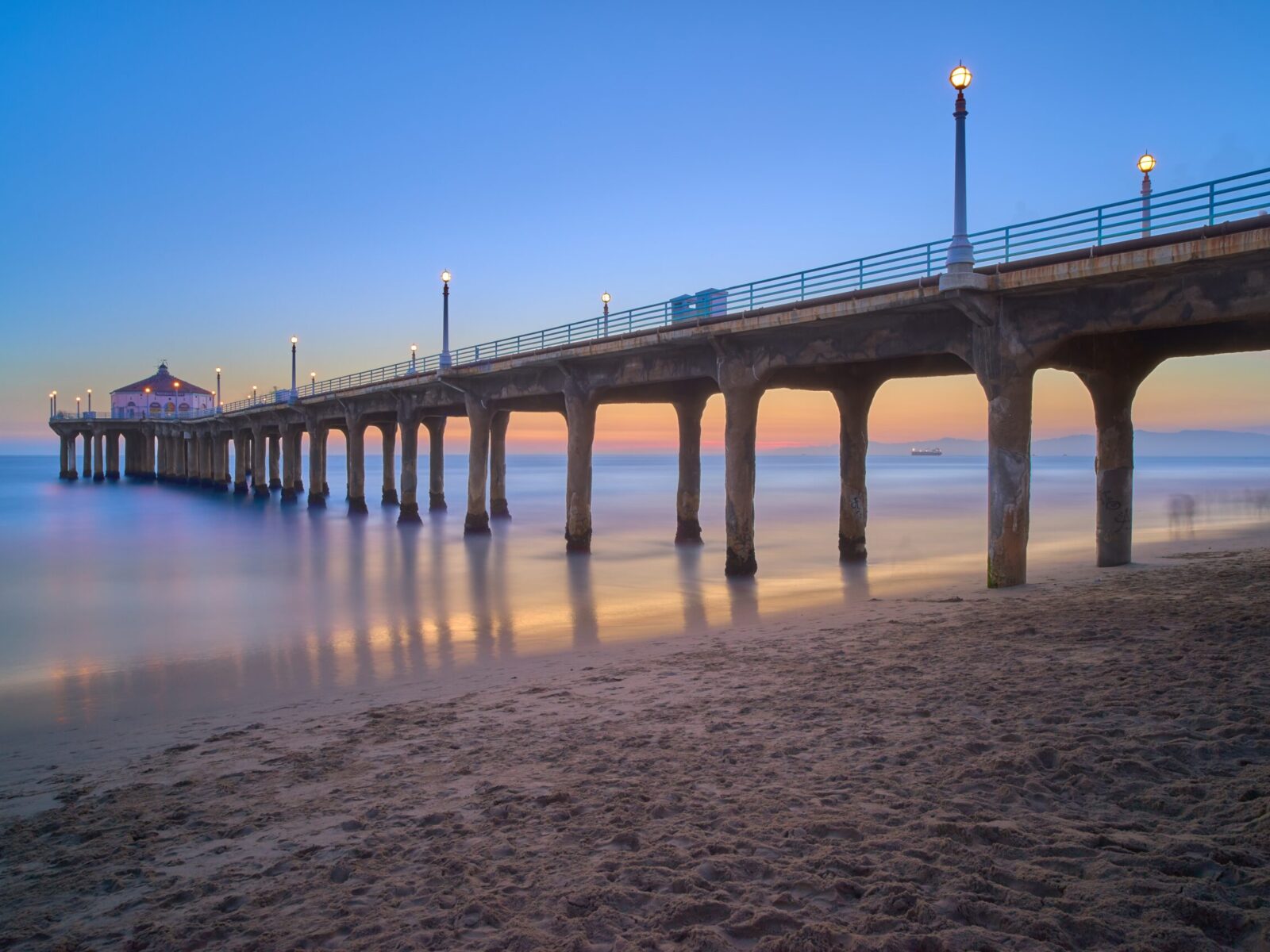 Manhattan,Beach,Pier,At,Sunset,In,California,,Los,Angeles,,Usa