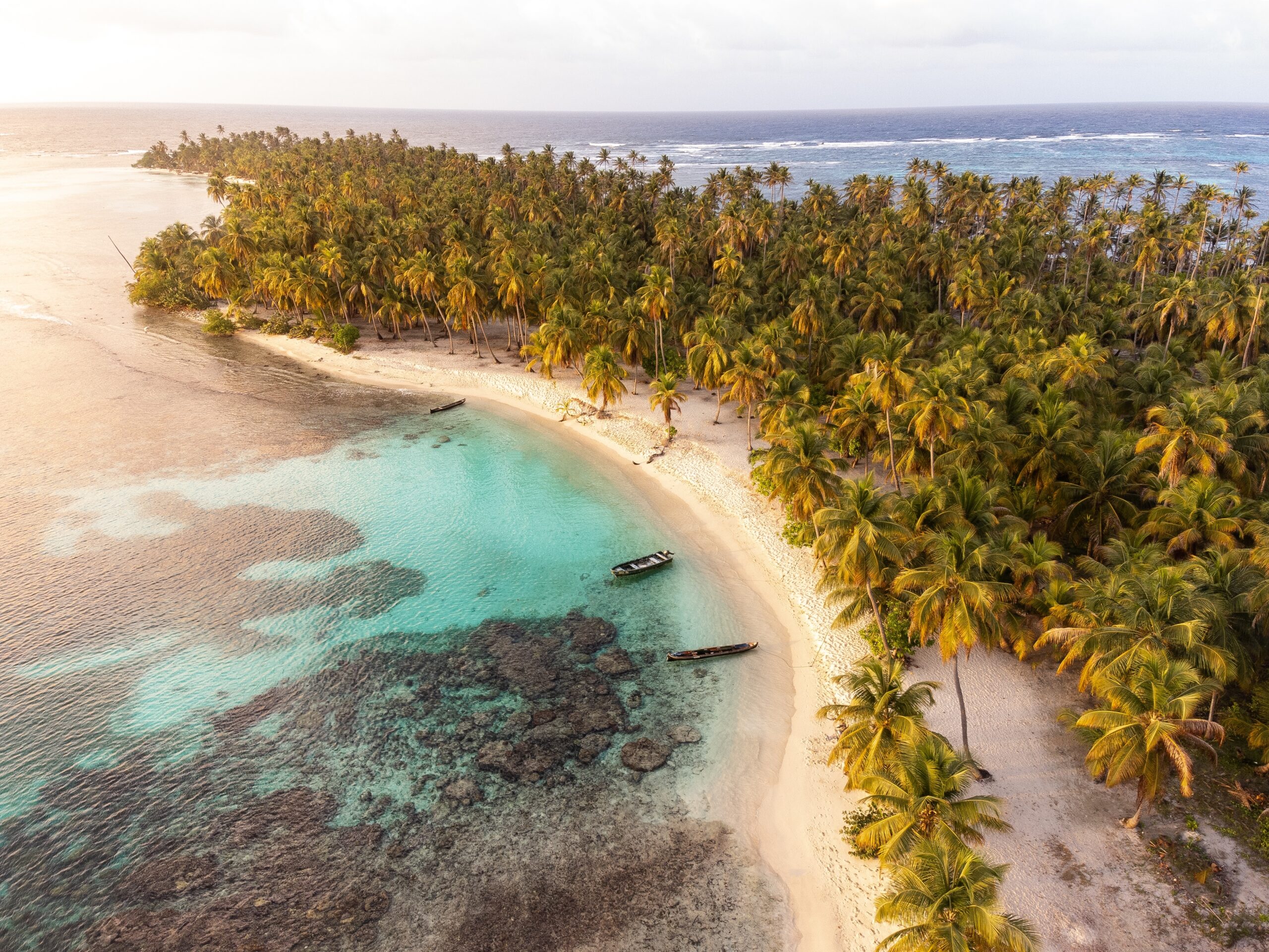 Drone,Shots,Of,Sailing,Boats,Around,The,San,Blas,Islands