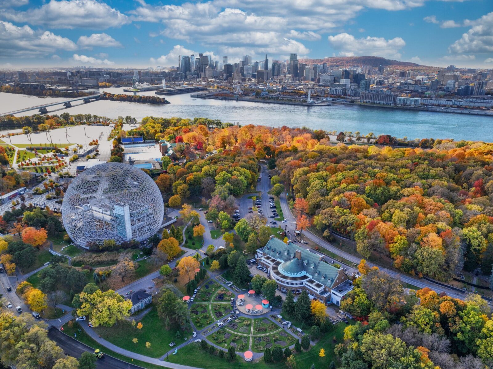 Aerial,View,Of,Montreal,City,In,Autumn