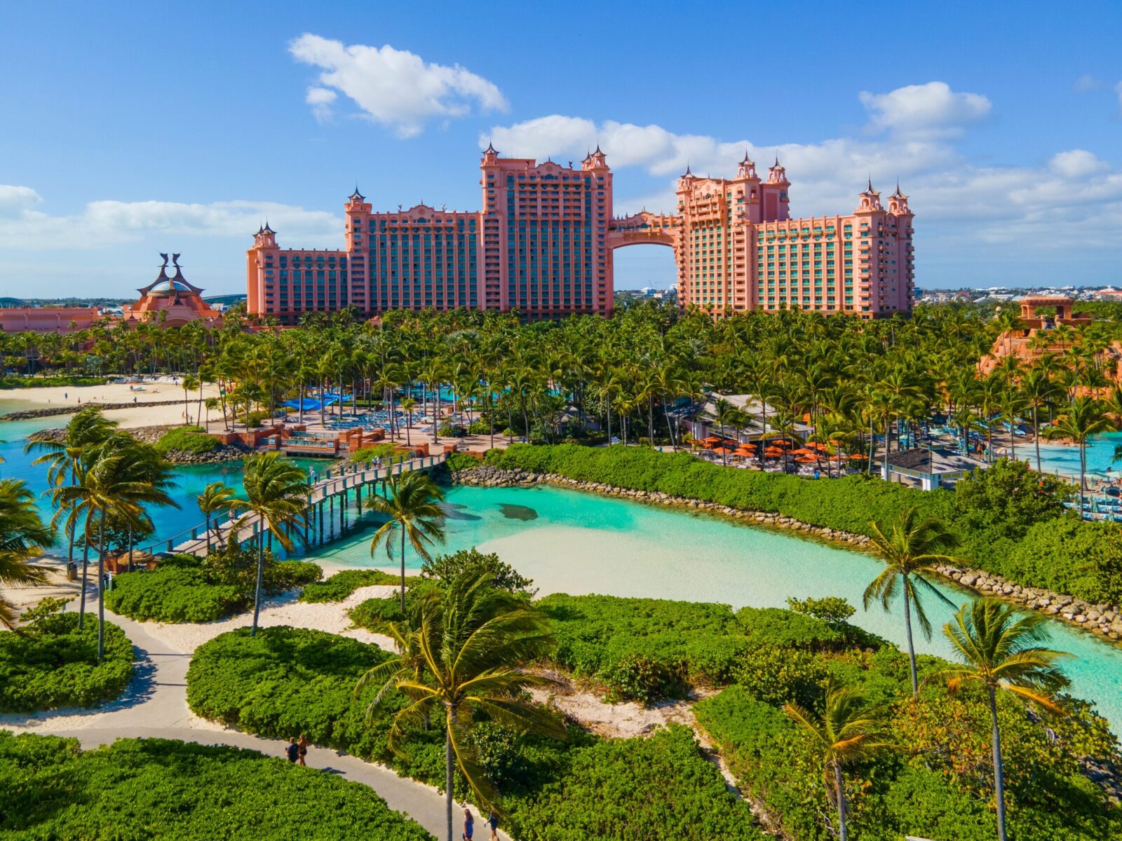 Paradise,Lagoon,Aerial,View,And,The,Royal,Tower,At,Atlantis