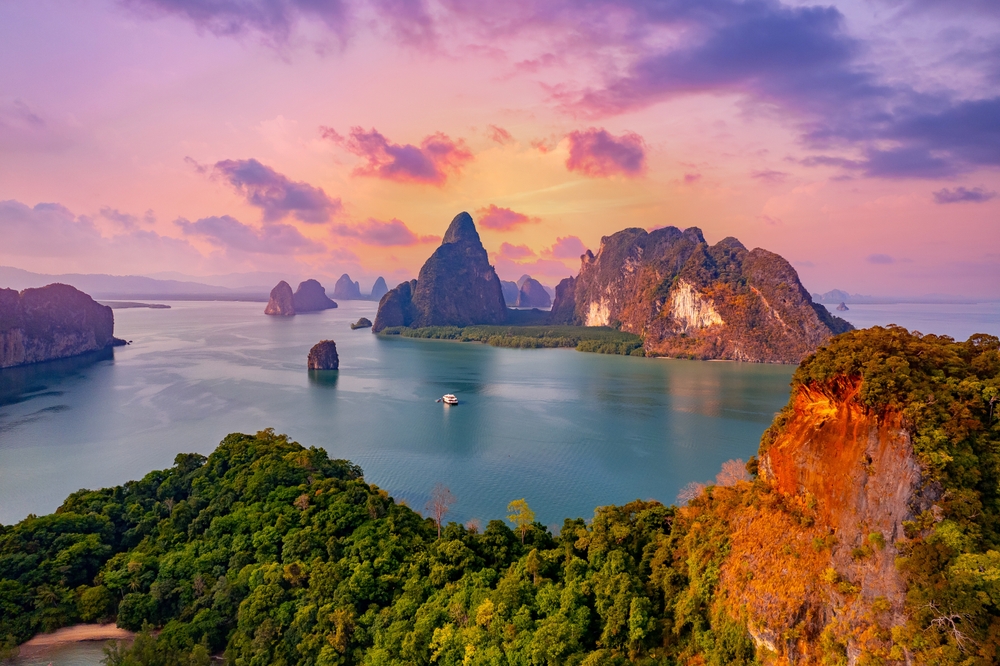 Sunset,Beautiful,Landscape,Of,Nature,Thailand,,Long,Tail,Boat,With