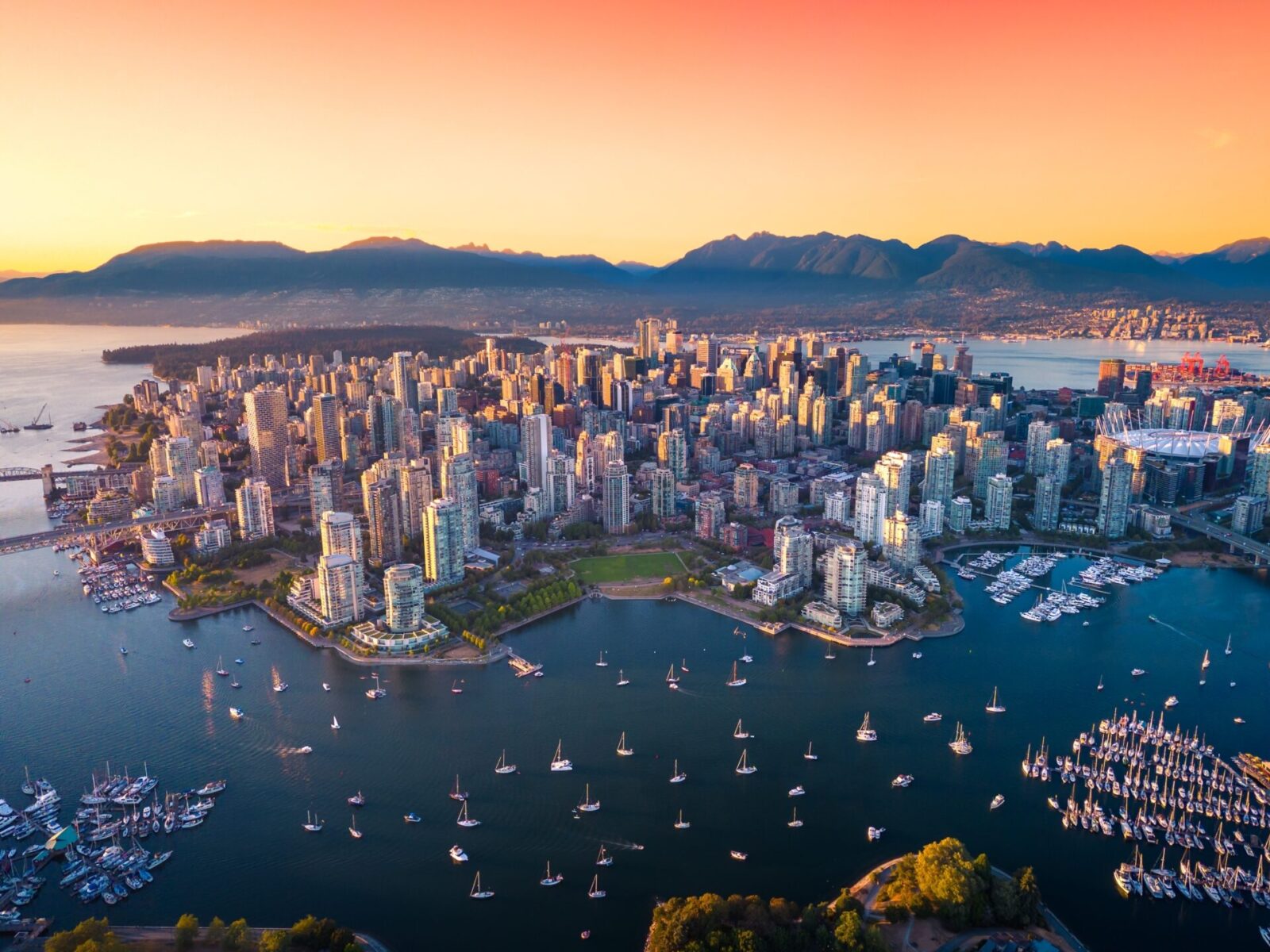 Beautiful,Aerial,View,Of,Downtown,Vancouver,Skyline,,British,Columbia,,Canada