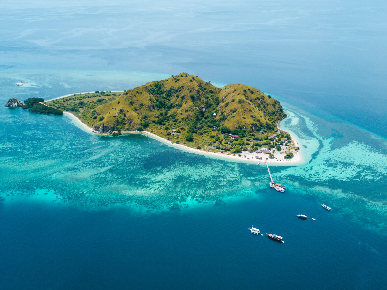 Bird,Eyes,View,Of,Kanawa,Island,With,Turquoise,Sea,And